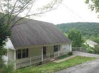 30 Webster St, Berkeley Springs, WV 25411