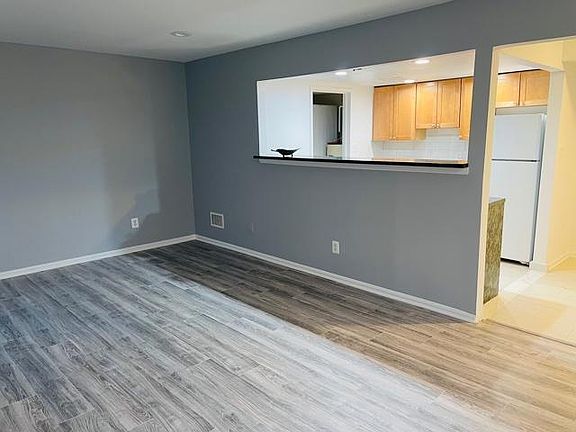 4th image of 9621 Hagel Cir #9621