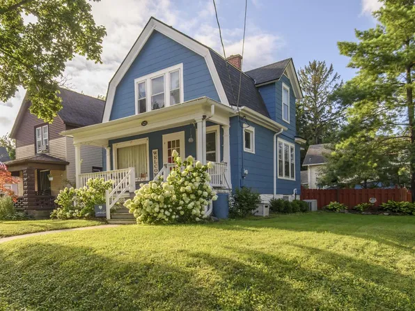 523 West College AVENUE, Waukesha, WI 53186