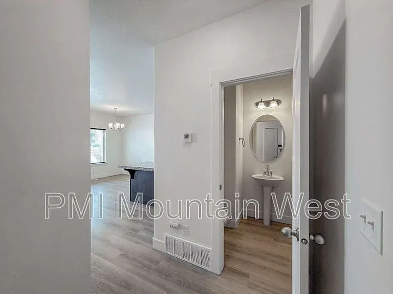 4924 E Breezy Patch Rd — Photo 3
