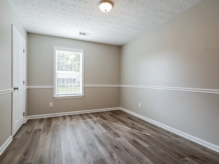 810 Windsor Dr — Photo 14