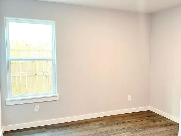 8109 Denton St — Photo 15