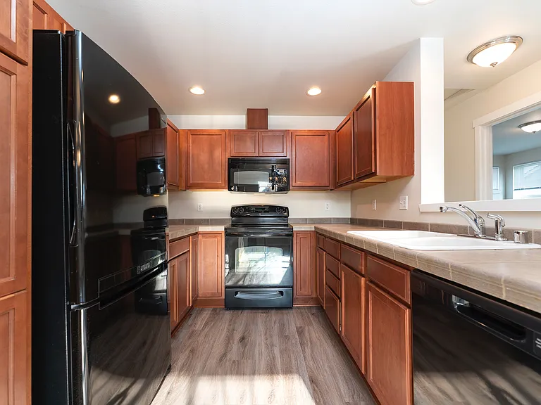 1x1 Deluxe w/Garage - 881 Sq Ft 1x1 Deluxe w/Garage - 881 Sq Ft