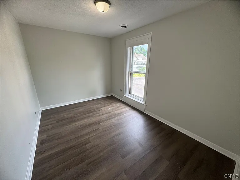 604 Court St — Photo 20