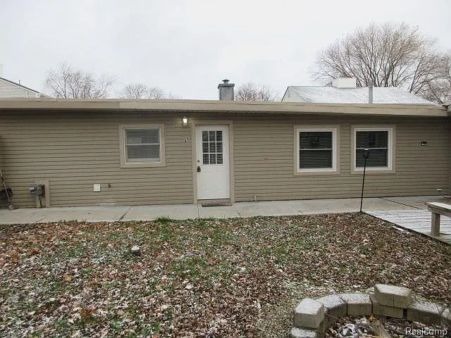 Building Photo - 35600 Union Lake Rd #A