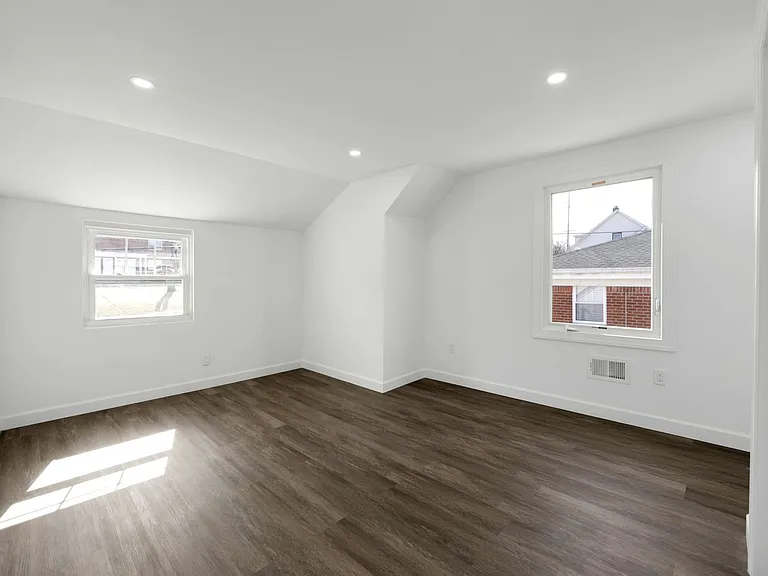 380 Grand Ave — Photo 18