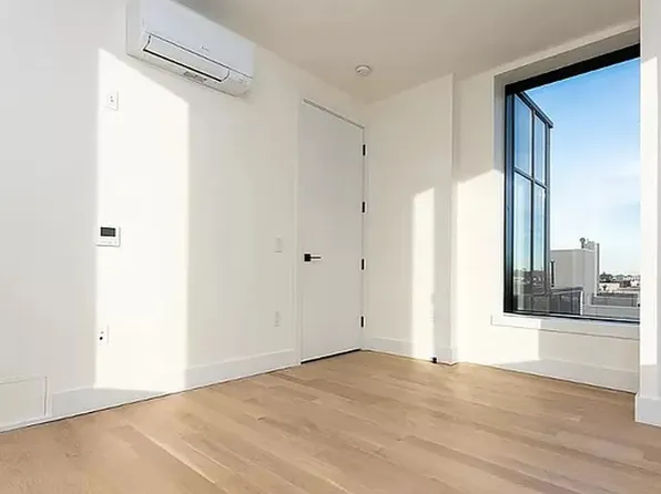 260 Gold Street image 12 of 32