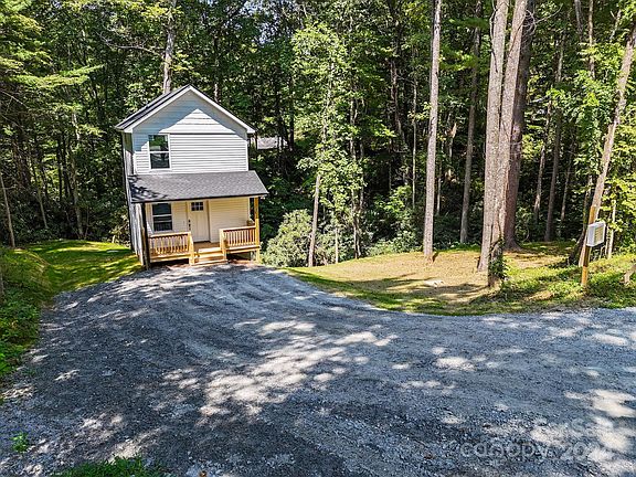 2nd image of 727 Lyndhurst Dr