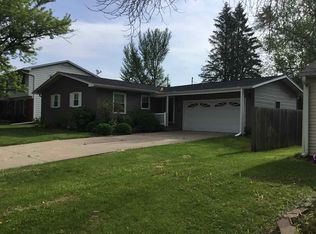 1029 N 13th St, Clinton, IA 52732