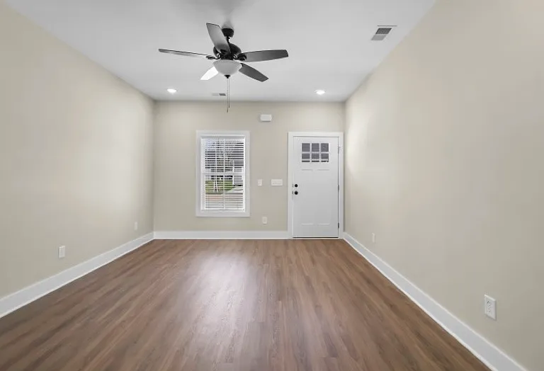 1003 Oak St #B — Photo 6