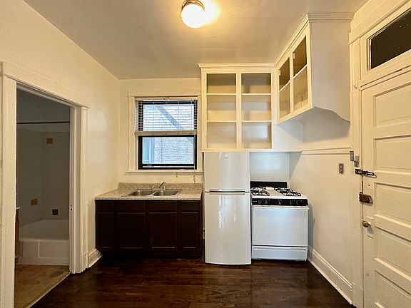 2nd image of 3120 W Schubert Ave #W2