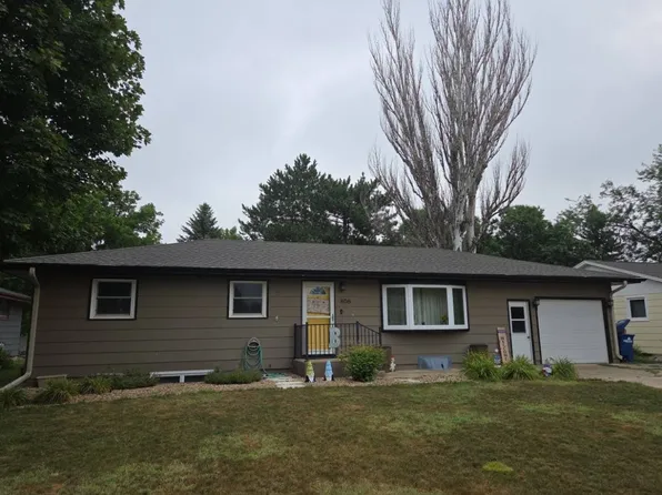 808 E 13th Ave, Mitchell, SD 57301