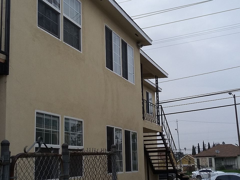 2nd image of 1940 1/2 W Imperial Hwy