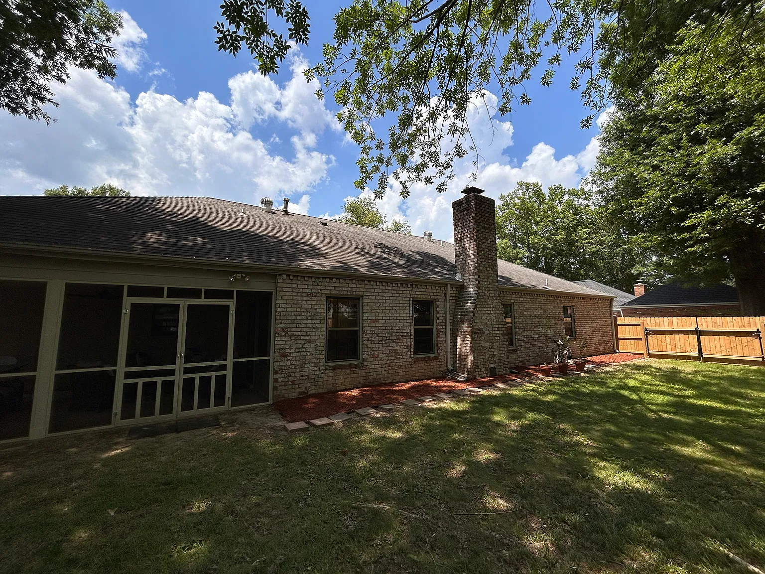 4 bed, 2400 sqft, $2,950 — Photo 3