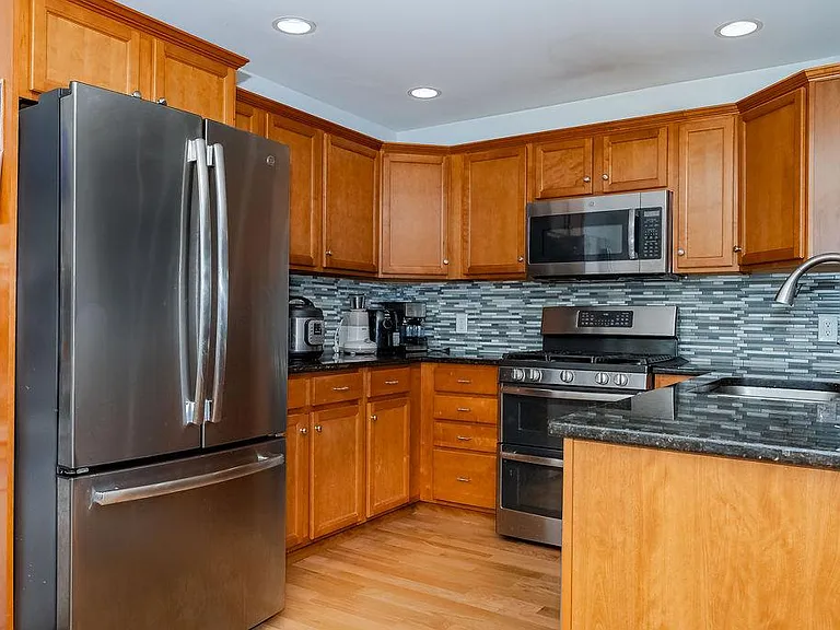 25 Village Dr — Photo 10