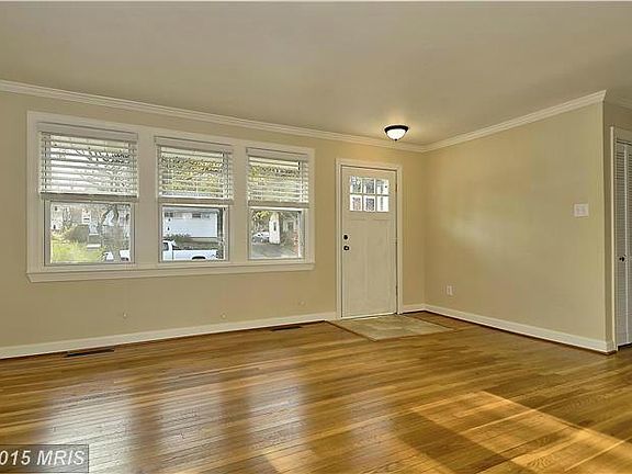 4th image of 1322 Crawford Dr