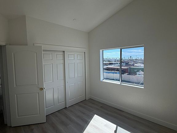5th image of 333 E Anaheim St #6