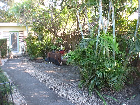 4th image of 214 S Palmway APT 1