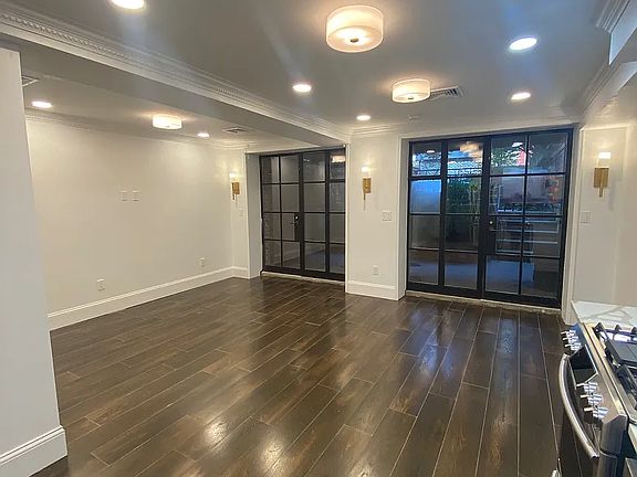 3rd image of 53 Euclid Ave Floor 1