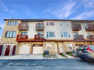 35 Eric Ln, Staten Island, NY 10308