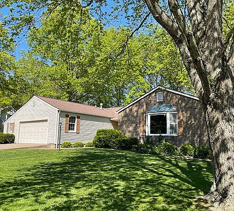 2nd image of 14 Cherry Tree Pl