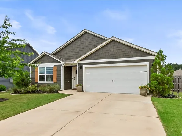 3704 Magnolia Hills Dr, Northport, AL 35473