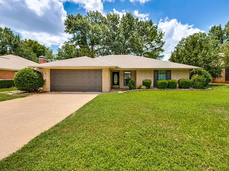 3055 Panhandle Dr — Photo 1