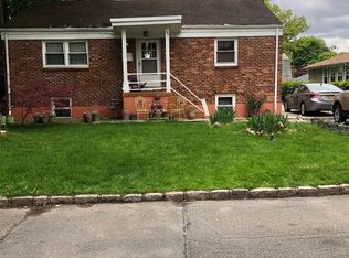 95 Grandview Ave, Great Neck, NY 11020