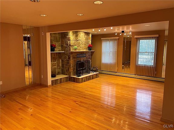 4th image of 135 Ruby Ct