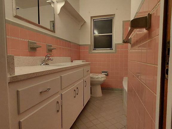5th image of 530 Byron Rd