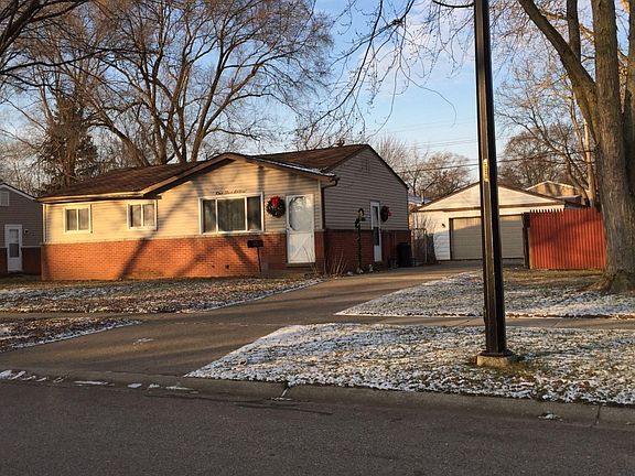 3rd image of 1204 Woodglen Ave