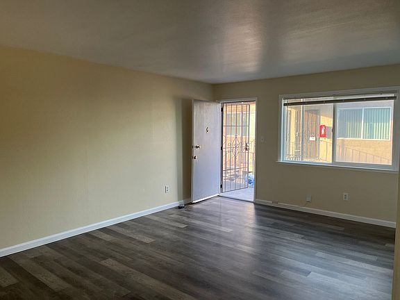 4th image of 682 30th St #D