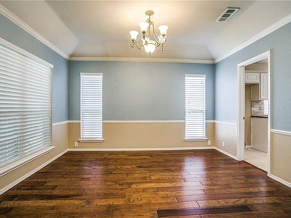 5th image of 2810 Saint Charles Dr