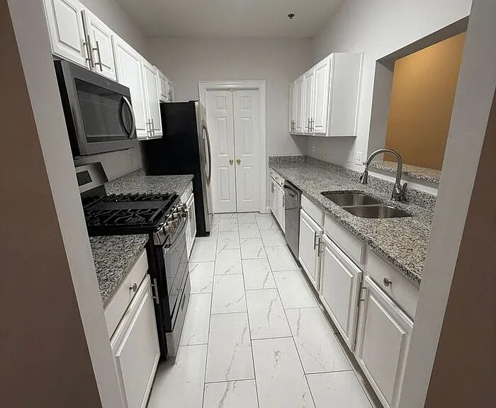 5609 Fairview Rd #5 — Photo 9