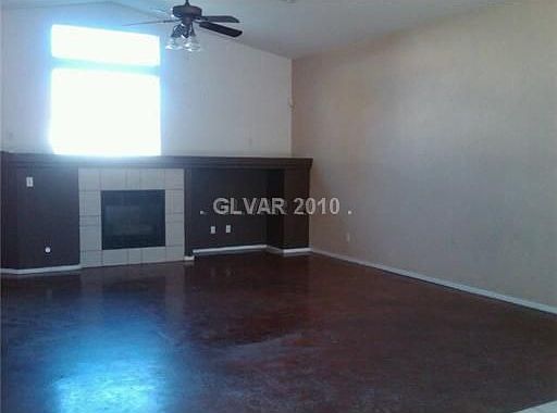 4th image of 618 Blossom Berry Ct
