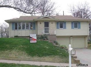 6233 N 68th St, Omaha, NE 68104