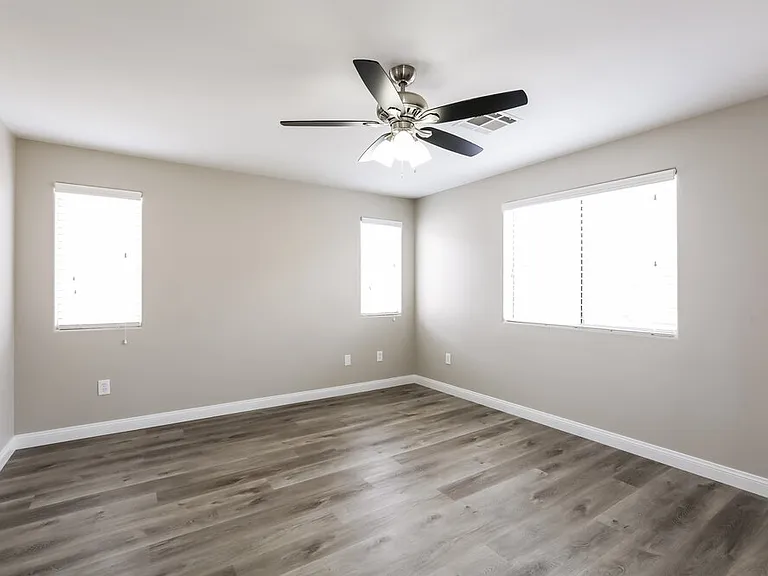 10445 Mihela Ave — Photo 9