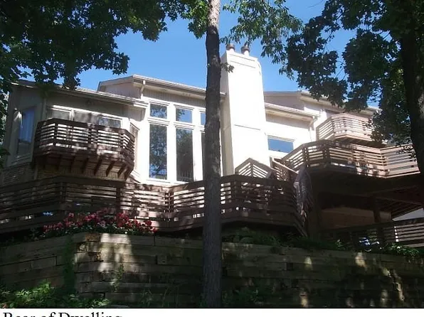 28036 Hickory Cres, Farmington Hills, MI 48331