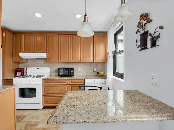 21-29 Utopia Parkway image 2 of 8