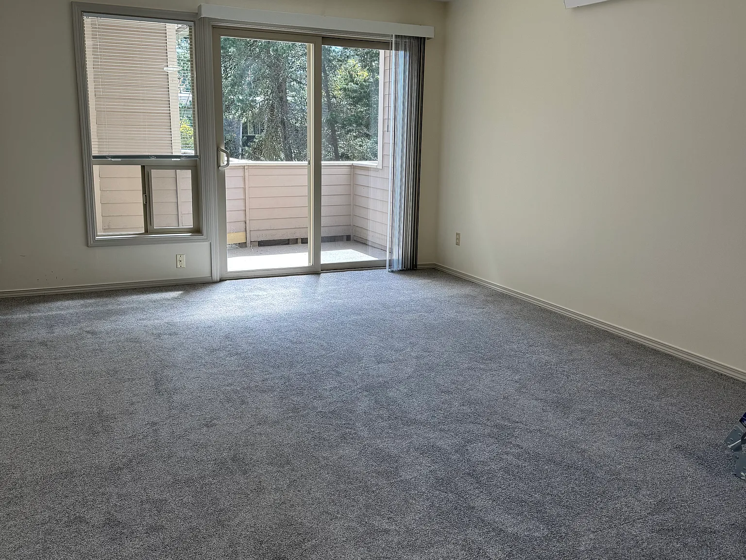 2 bed, 1.5 bath, 1400 sqft, $2,400 — Photo 3