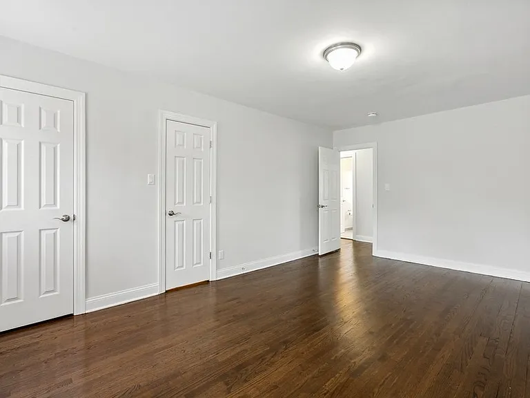 Scotland Park Townhomes — Photo 15