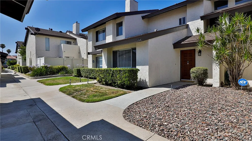 2 bed, 1472 sqft, $2,400 — Photo 2