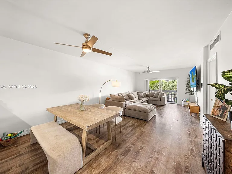 100 Edgewater Dr #329 — Photo 2