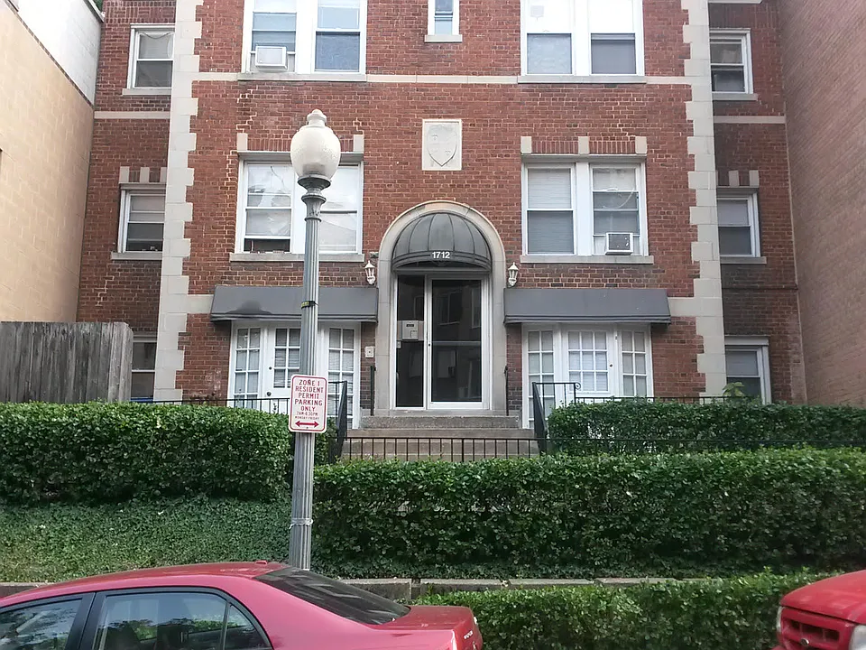 1712 Summit Pl NW #3