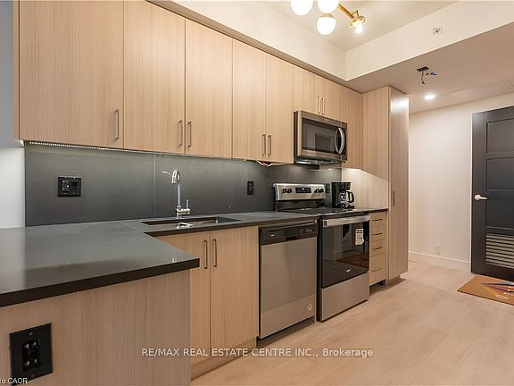 5th image of 145 Columbia St W #611