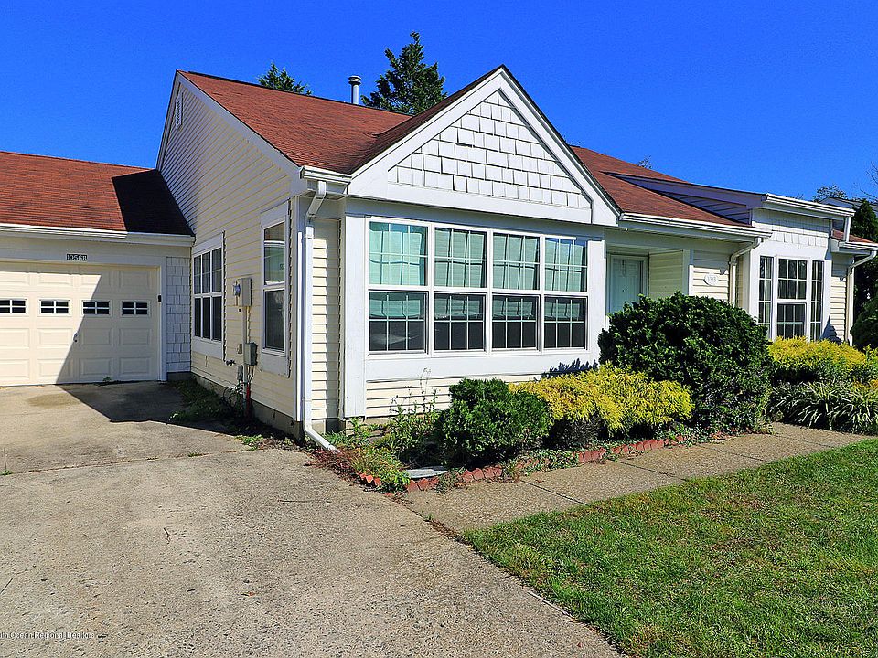 1st image of 1056B Buckingham Dr #B