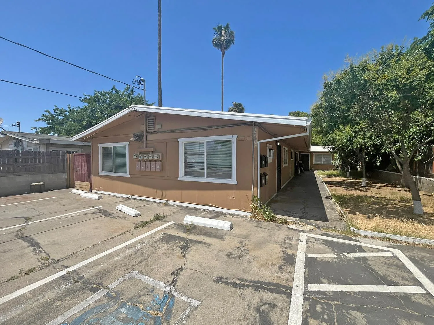 3715 46th Ave photo 1