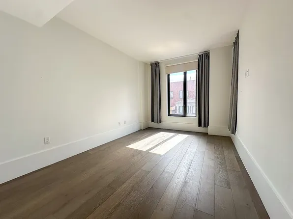 429 Kent Avenue image 21 of 25