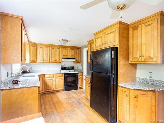 3rd image of 126 Hartland Blvd