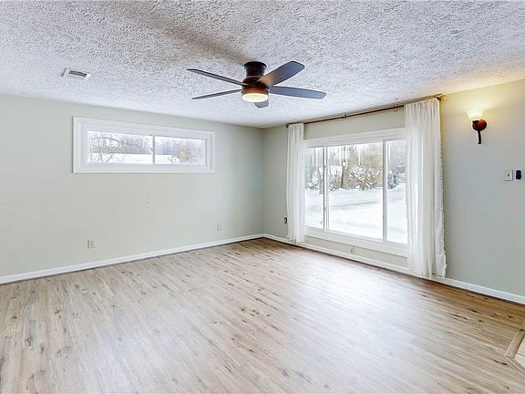 3rd image of 2023 Edgewood Dr